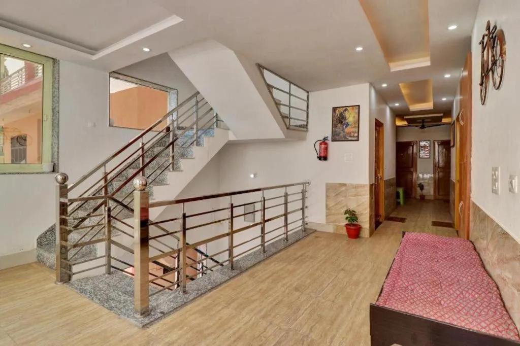 Shanti Hostel And Garden Cafe Rishīkesh Extérieur photo