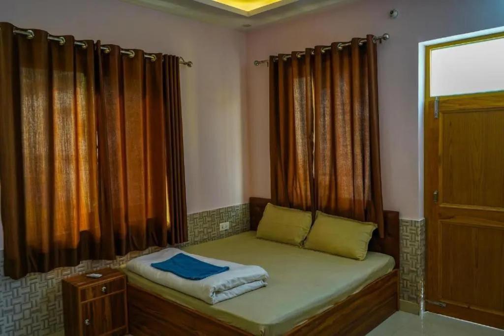 Shanti Hostel And Garden Cafe Rishīkesh Extérieur photo